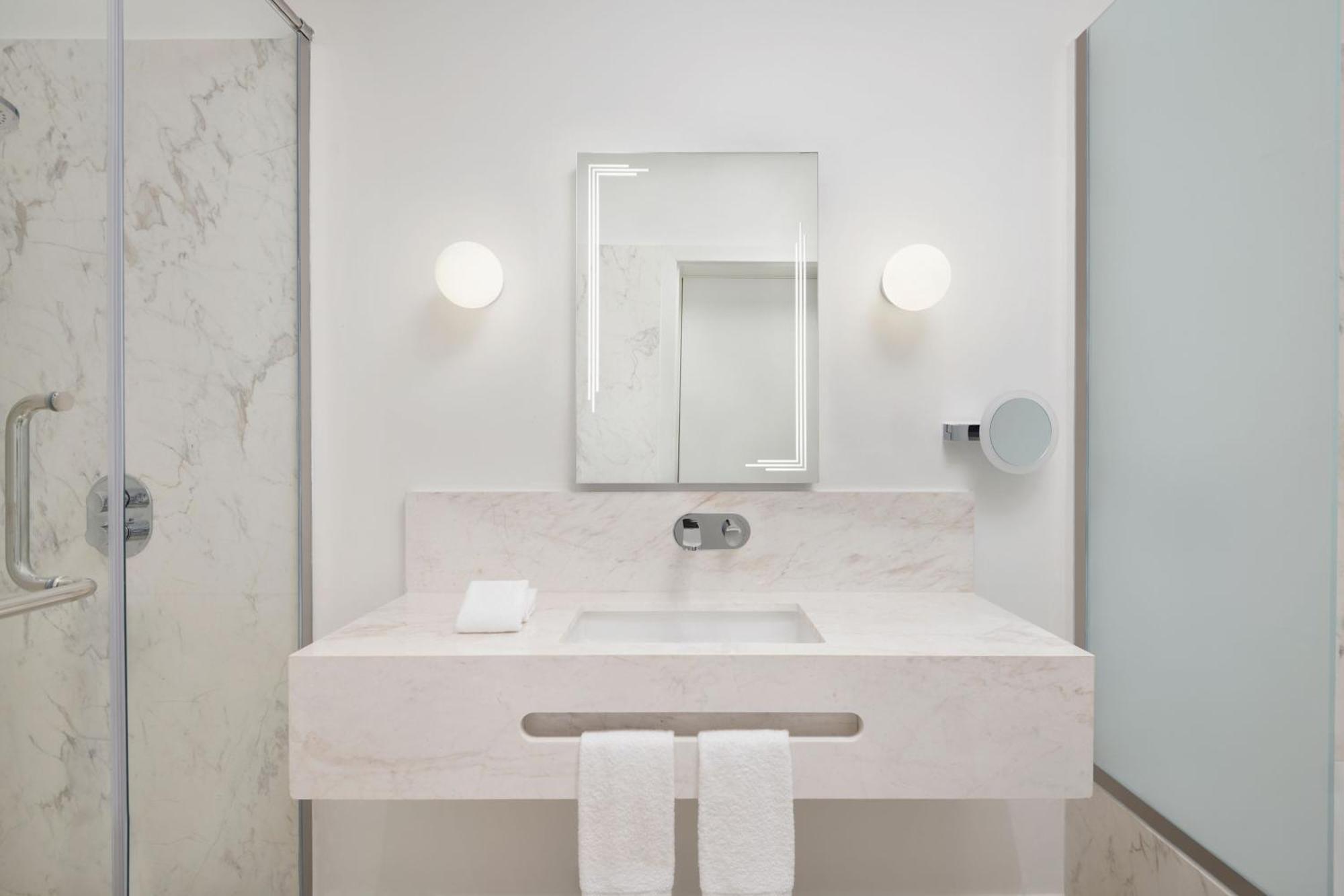 Element By Westin West Bay Hotel