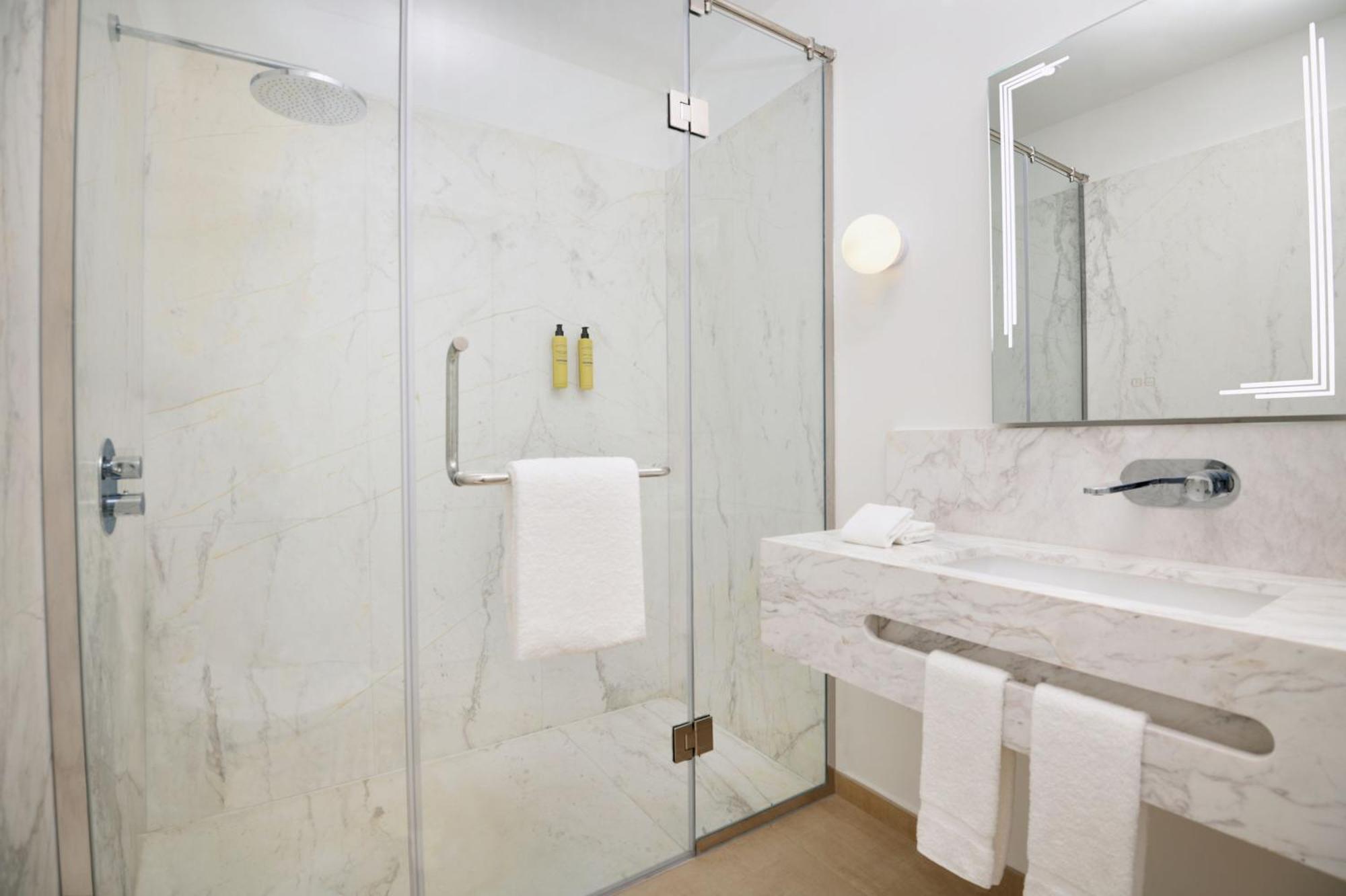 Element By Westin West Bay Hotel 5*