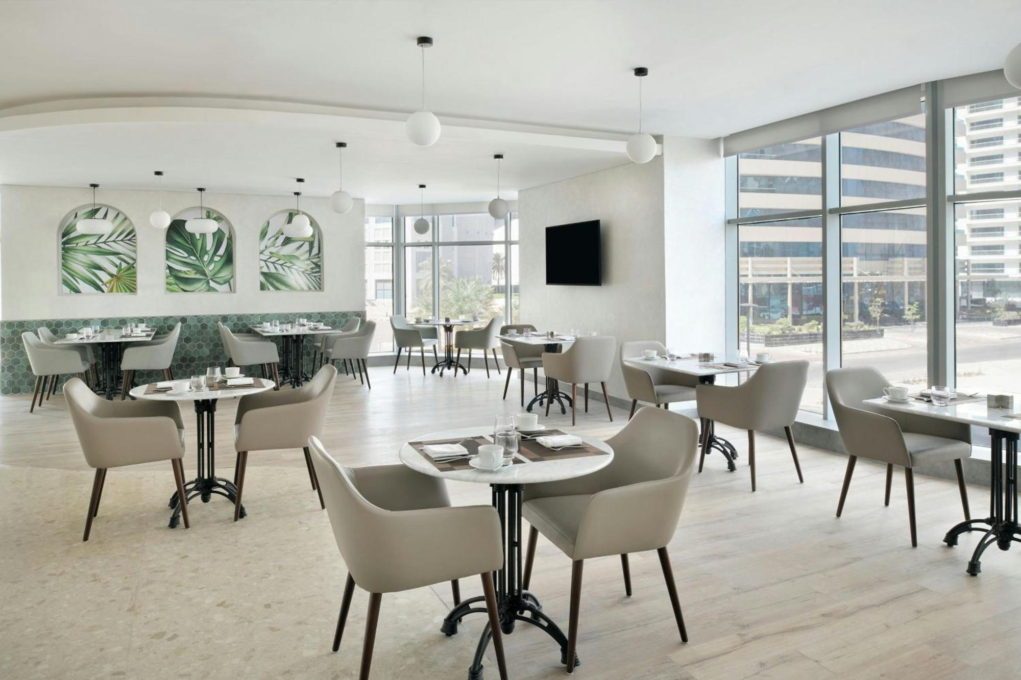 होटल Element By Westin West Bay Doha